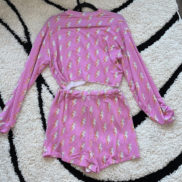 Stripe & Stare: Lightning Genie Lounge Set (mixed size top/bottom) - Picture 4 of 7